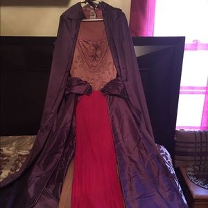Sarah Sanderson Halloween costume with cape